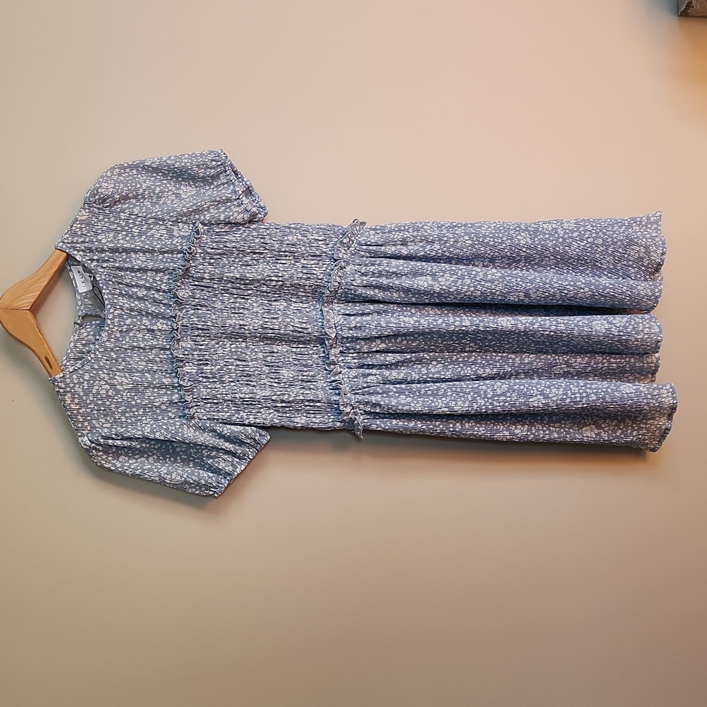 Le Lis Collection romantic Blue Ditzy Dress. Size M